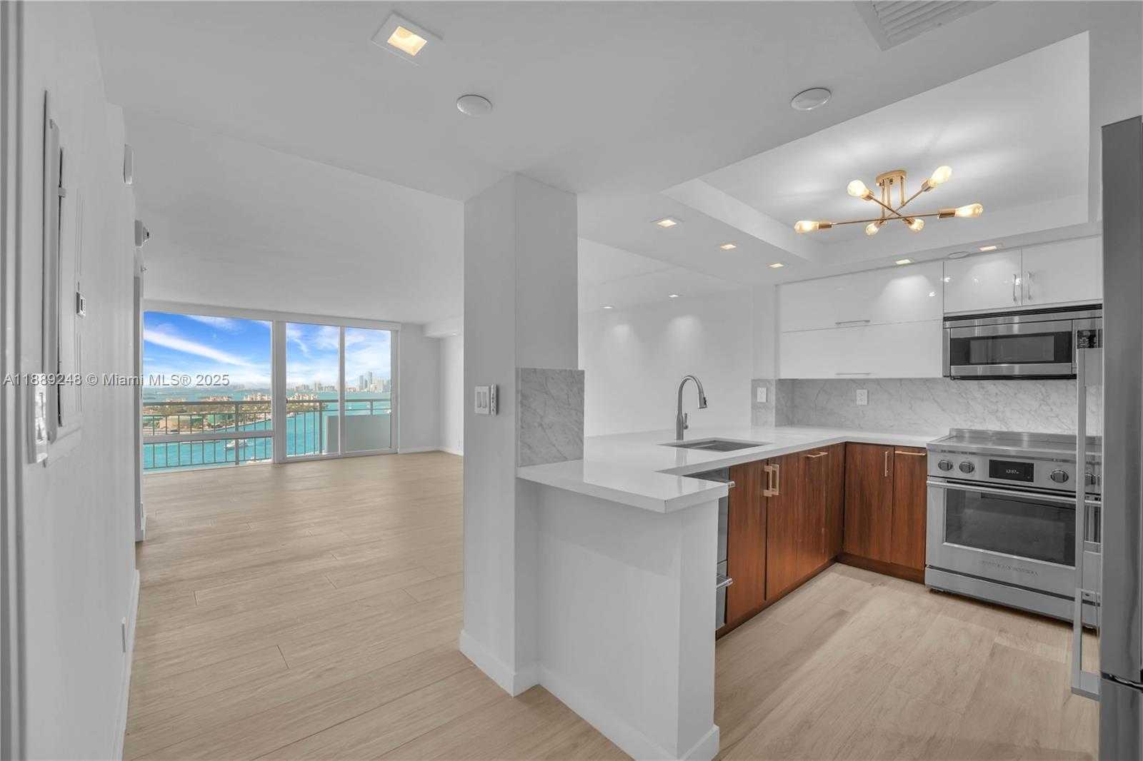 Small Image of 400 SOUTH POINTE DR #2305, Miami Beach Number 4