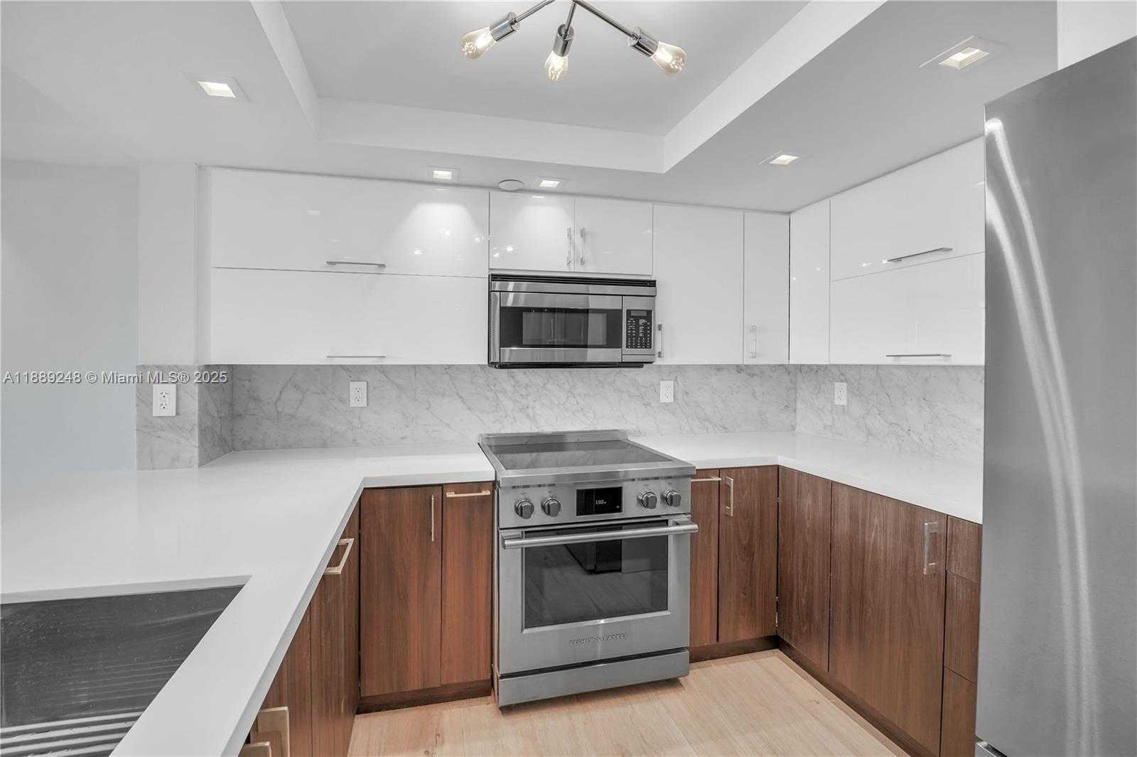 Small Image of 400 SOUTH POINTE DR #2305, Miami Beach Number 5