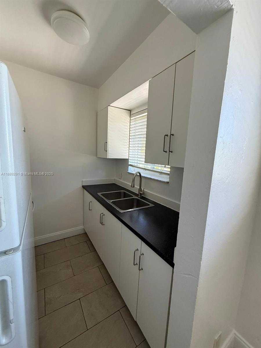 Small Image of 7155 RUE NOTRE DAME #6, Miami Beach Number 2