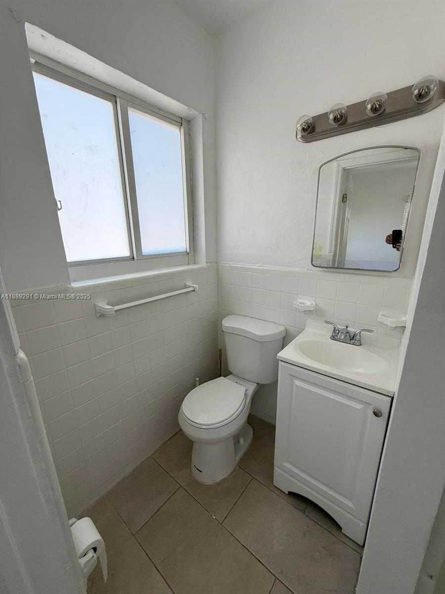Small Image of 7155 RUE NOTRE DAME #6, Miami Beach Number 3