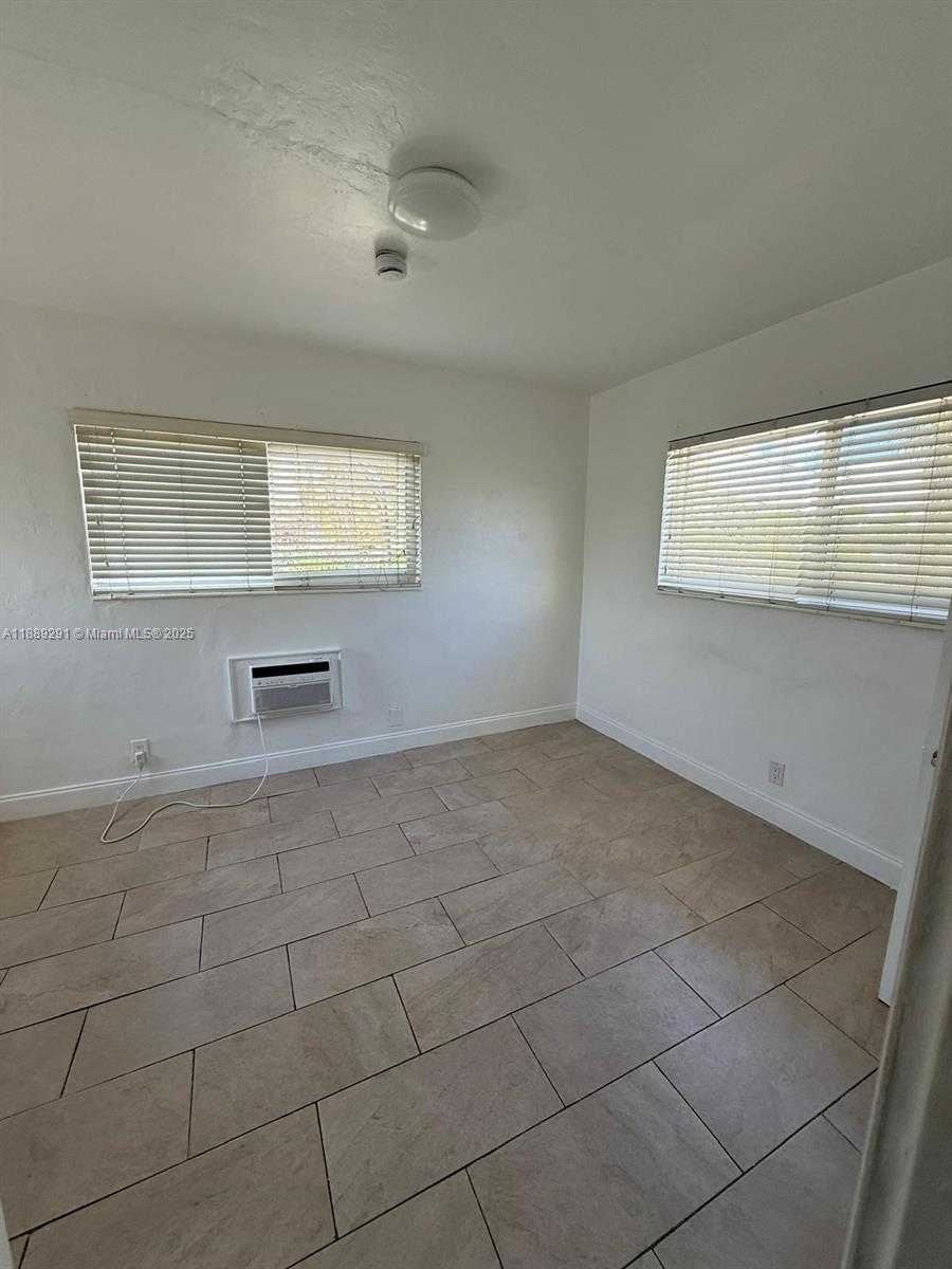 Small Image of 7155 RUE NOTRE DAME #6, Miami Beach Number 4