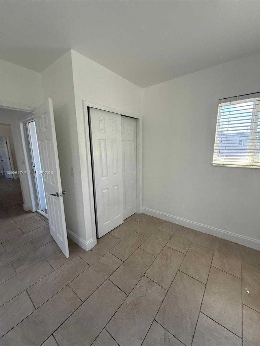 Small Image of 7155 RUE NOTRE DAME #6, Miami Beach Number 5