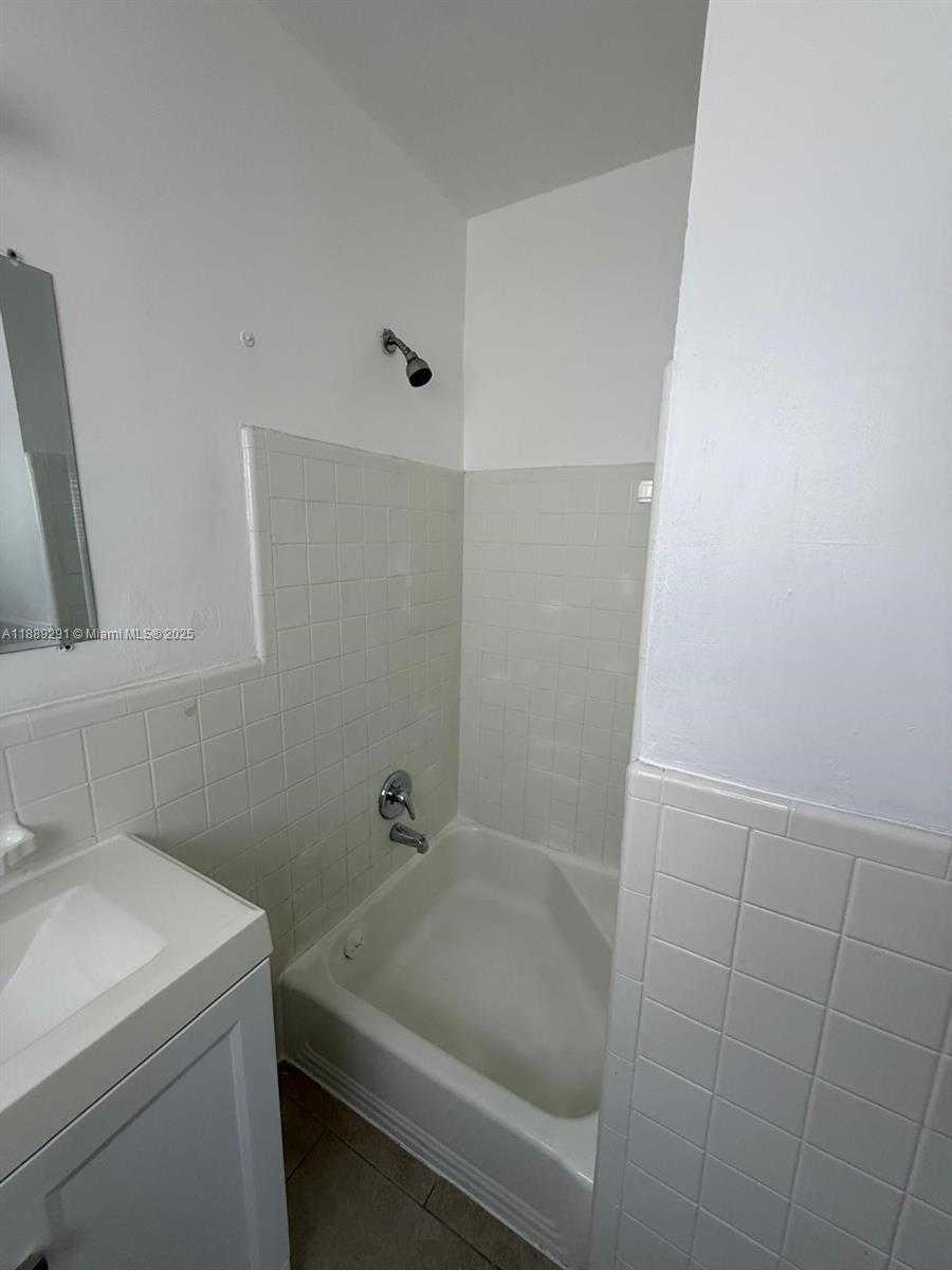 Small Image of 7155 RUE NOTRE DAME #6, Miami Beach Number 9