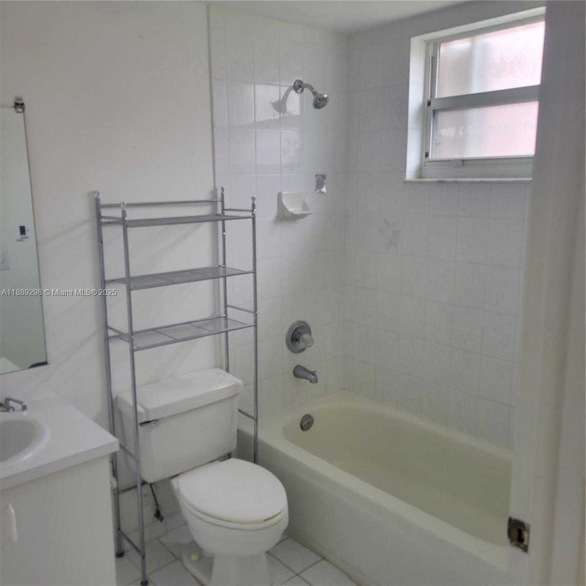Small Image of 8019 LAKE DR #102, Doral Number 10