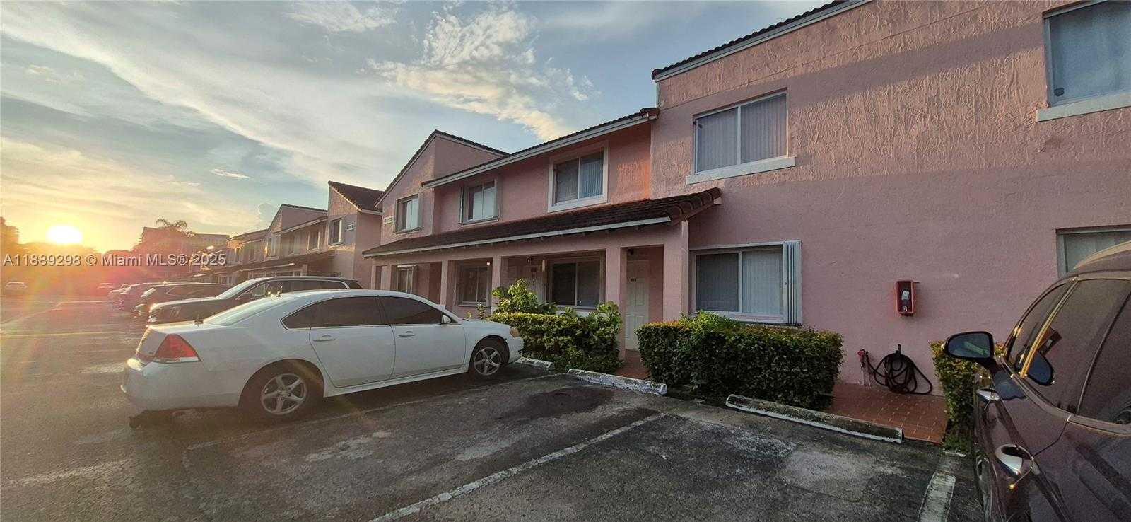 Small Image of 8019 LAKE DR #102, Doral Number 2