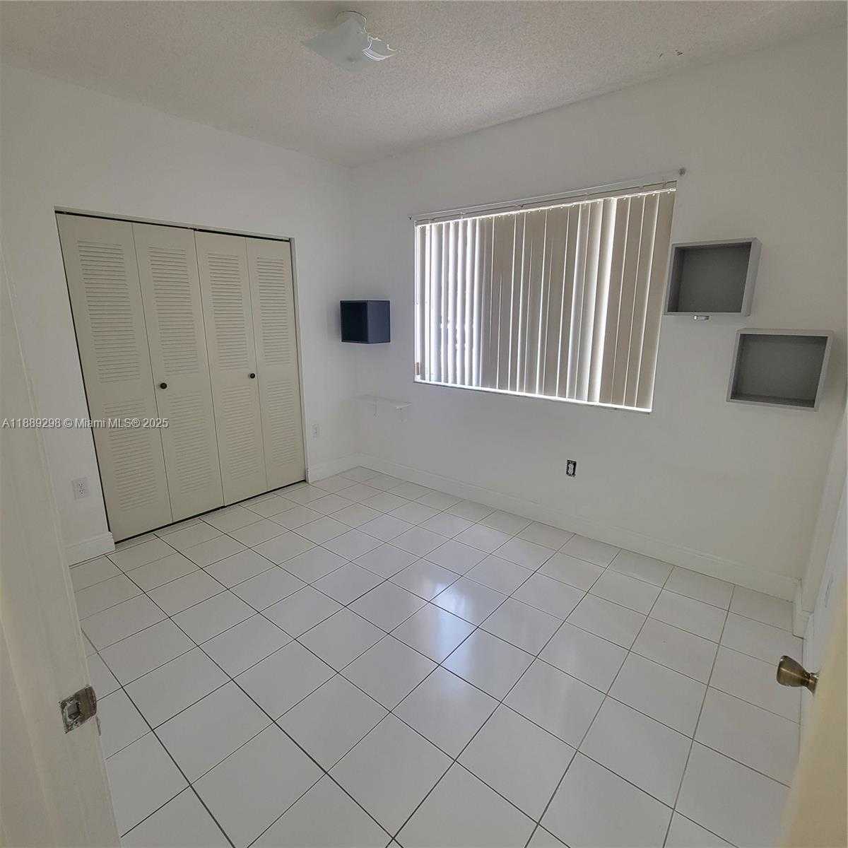 Small Image of 8019 LAKE DR #102, Doral Number 7