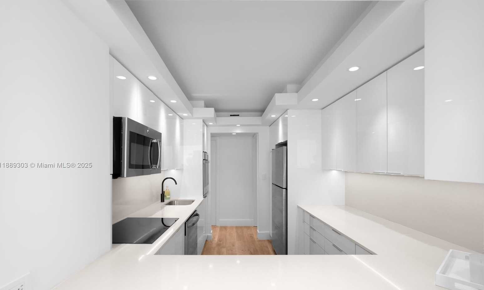 Small Image of 2655 COLLINS AVE #2408, Miami Beach Number 14