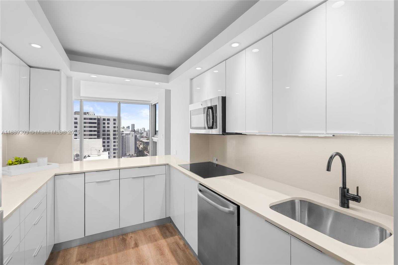 Small Image of 2655 COLLINS AVE #2408, Miami Beach Number 15