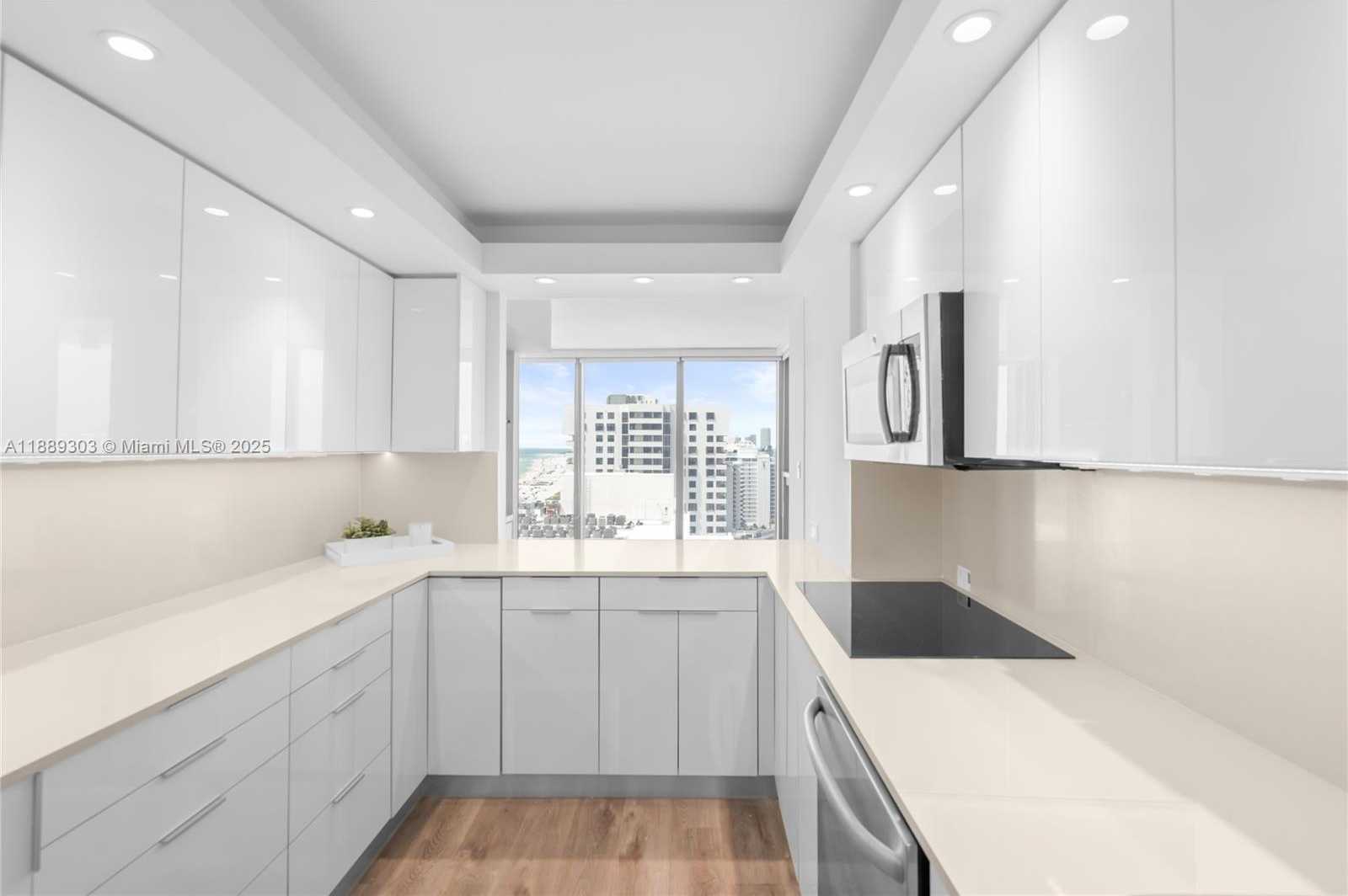 Small Image of 2655 COLLINS AVE #2408, Miami Beach Number 16
