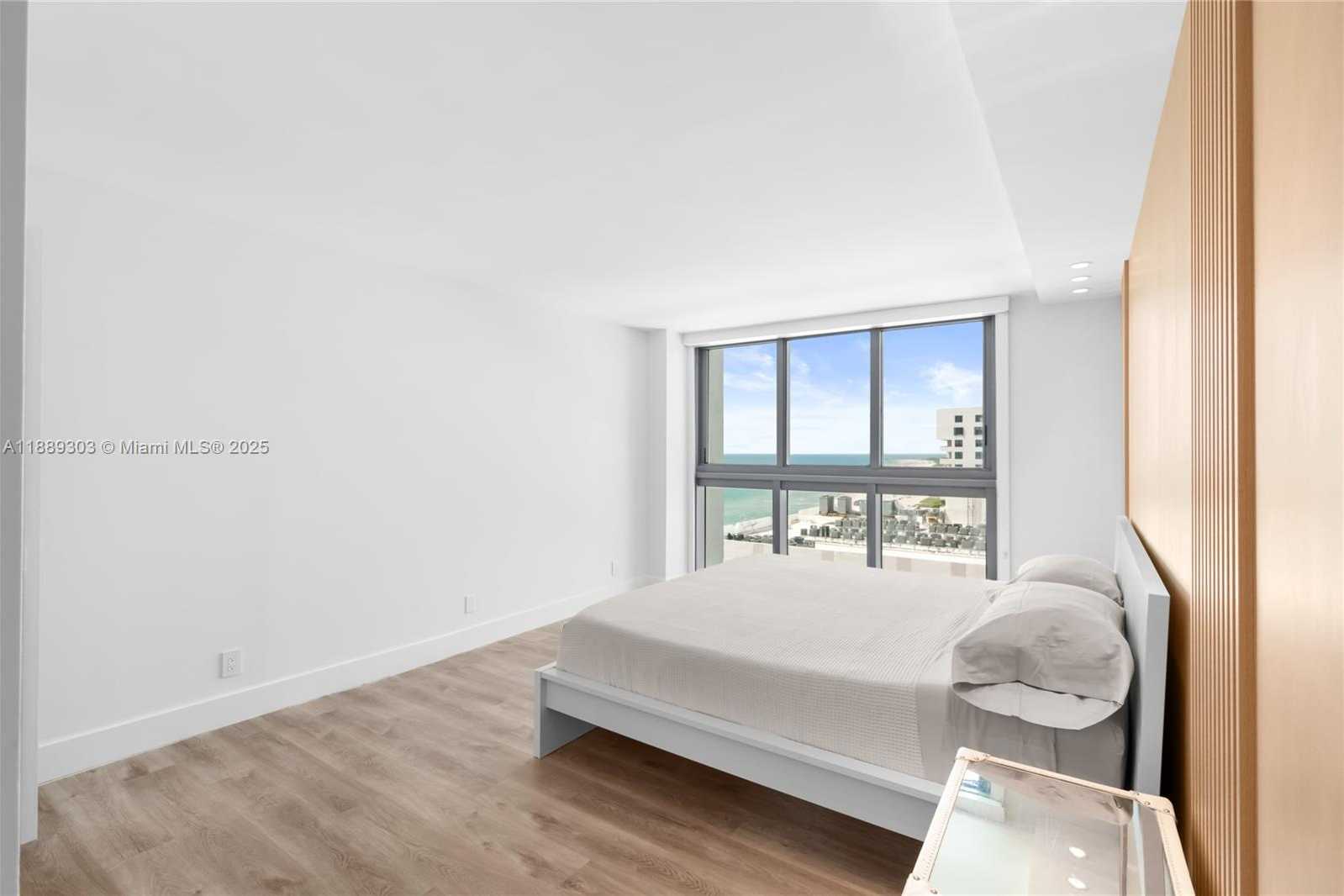Small Image of 2655 COLLINS AVE #2408, Miami Beach Number 19