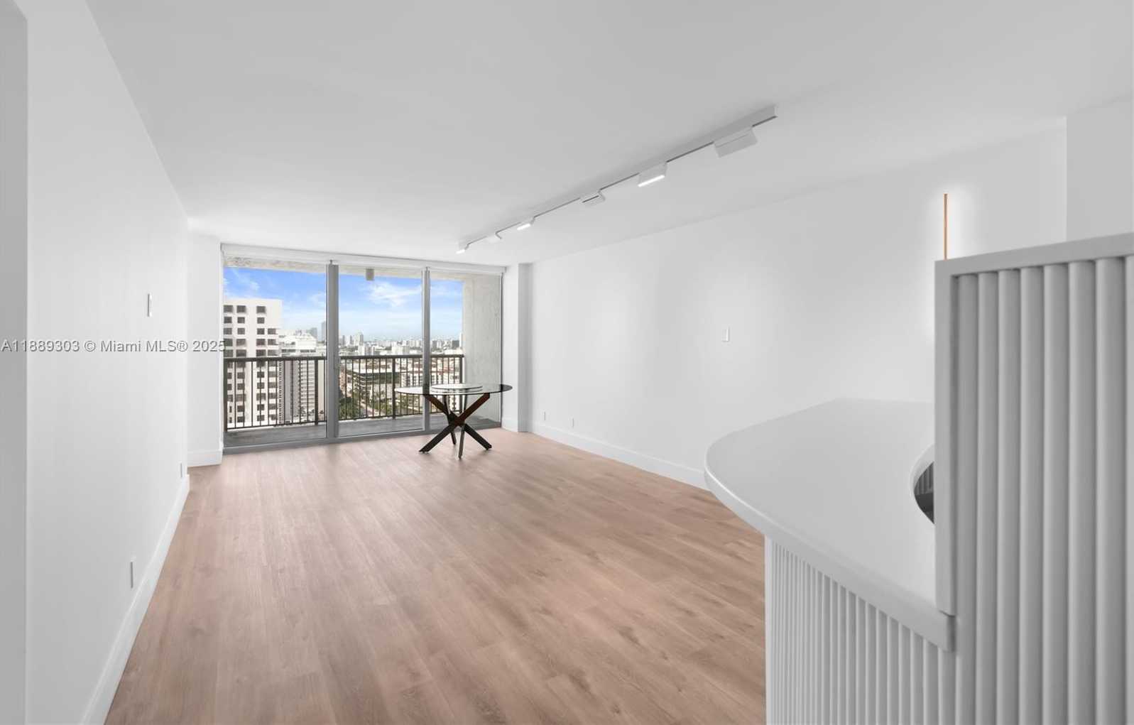 Small Image of 2655 COLLINS AVE #2408, Miami Beach Number 2