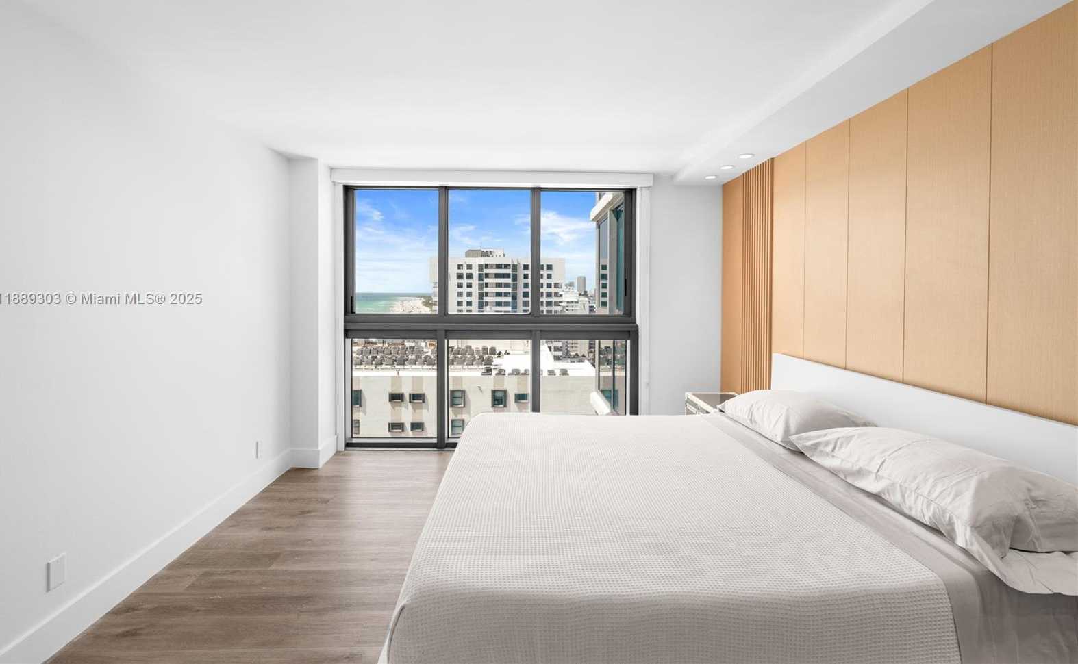 Small Image of 2655 COLLINS AVE #2408, Miami Beach Number 21