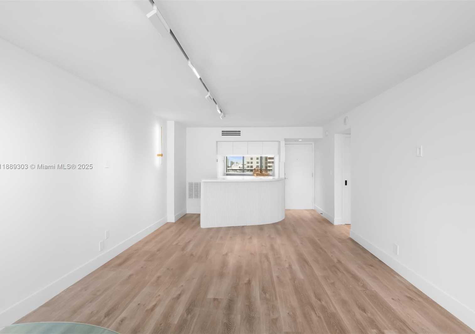 Small Image of 2655 COLLINS AVE #2408, Miami Beach Number 4