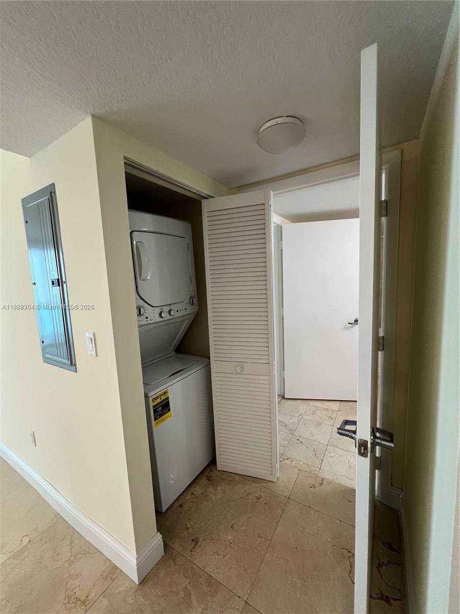 Small Image of 1800 NORTH BAYSHORE DR #2802, Miami Number 15