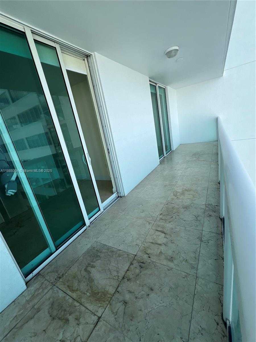 Small Image of 1800 NORTH BAYSHORE DR #2802, Miami Number 16