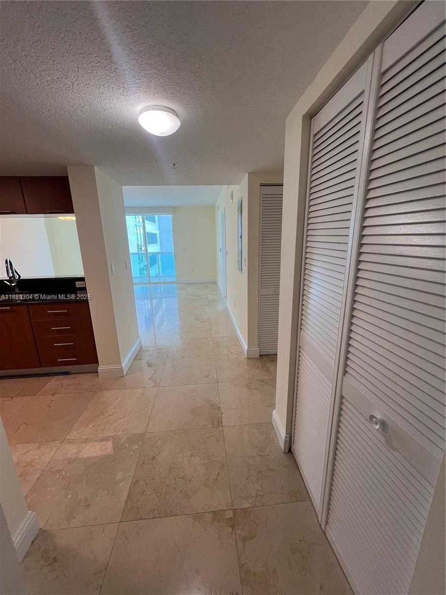 Small Image of 1800 NORTH BAYSHORE DR #2802, Miami Number 2