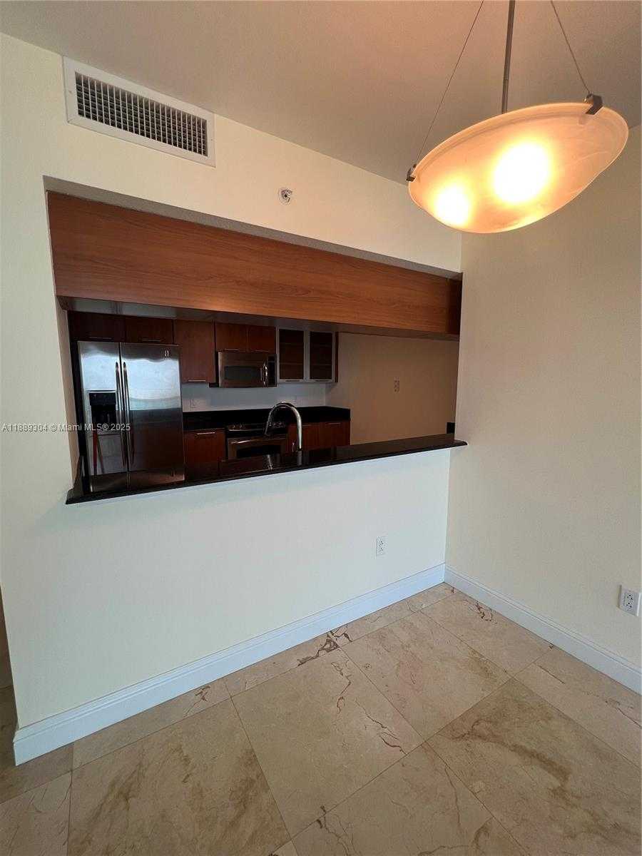 Small Image of 1800 NORTH BAYSHORE DR #2802, Miami Number 3