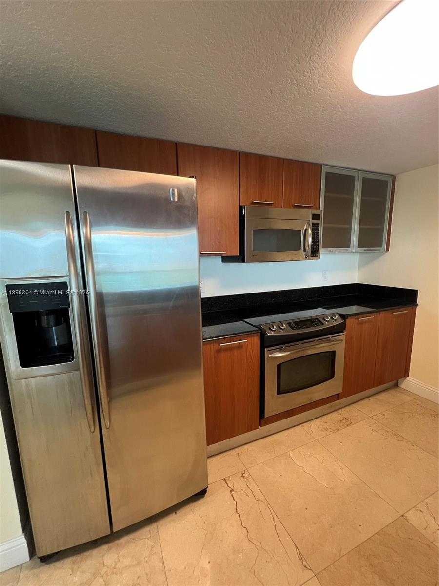 Small Image of 1800 NORTH BAYSHORE DR #2802, Miami Number 4