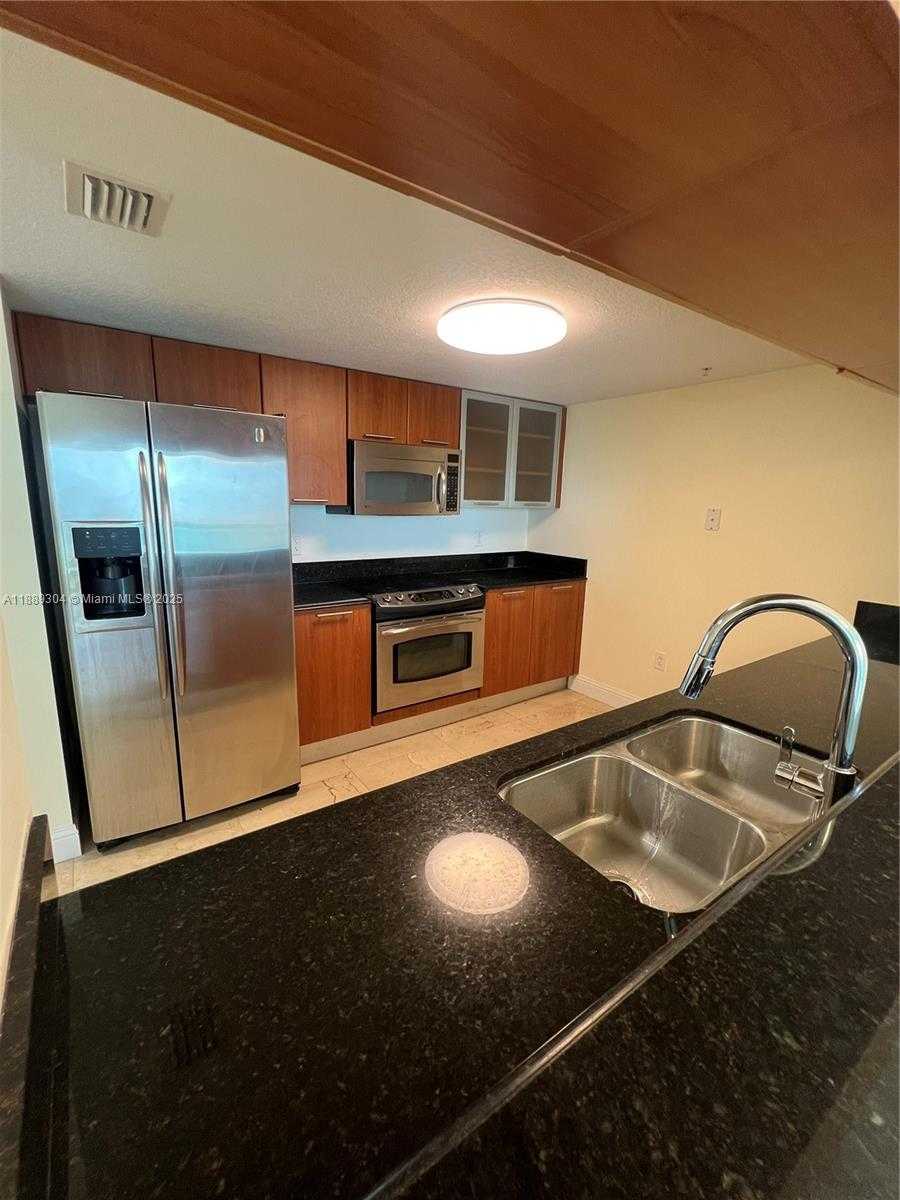 Small Image of 1800 NORTH BAYSHORE DR #2802, Miami Number 6