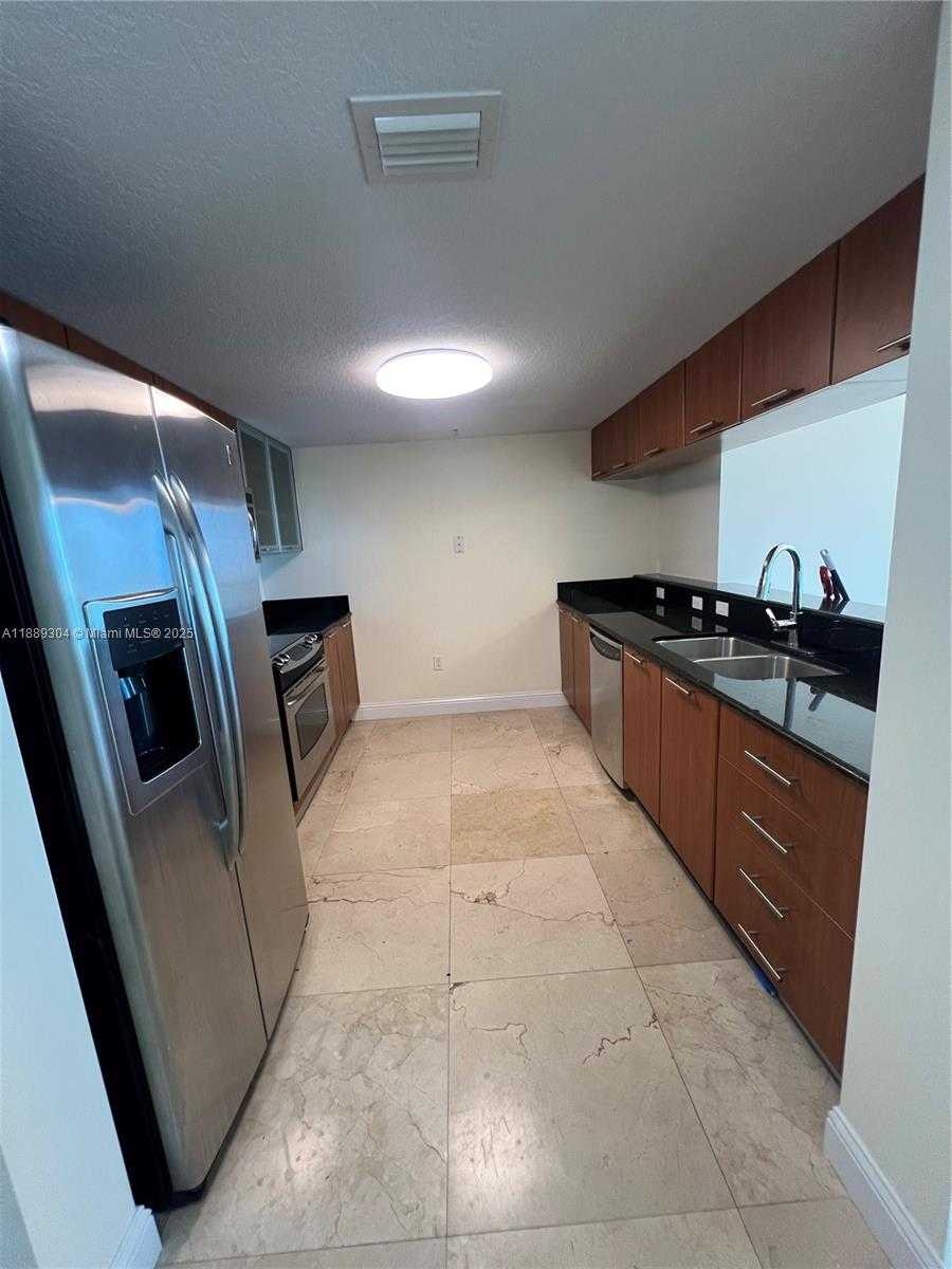 Small Image of 1800 NORTH BAYSHORE DR #2802, Miami Number 7