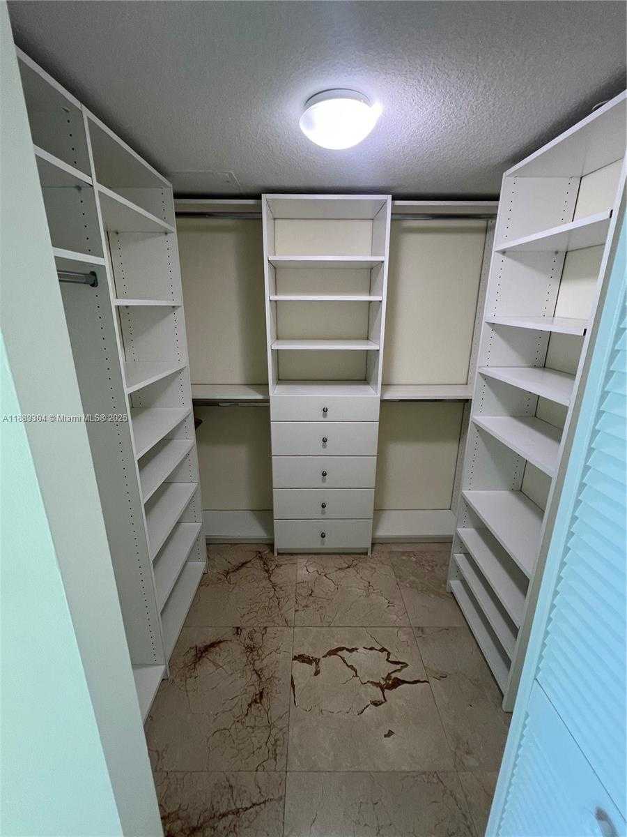 Small Image of 1800 NORTH BAYSHORE DR #2802, Miami Number 9