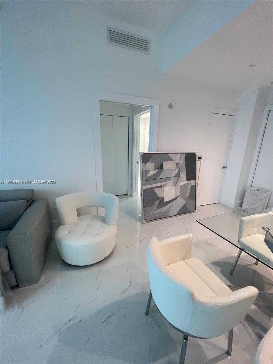 Small Image of 950 BRICKELL BAY DR #5209, Miami Number 12