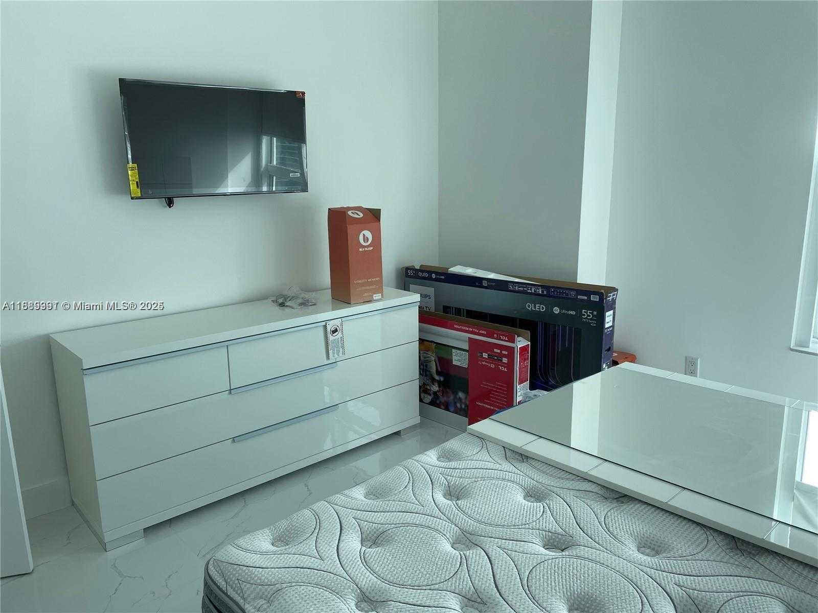 Small Image of 950 BRICKELL BAY DR #5209, Miami Number 13