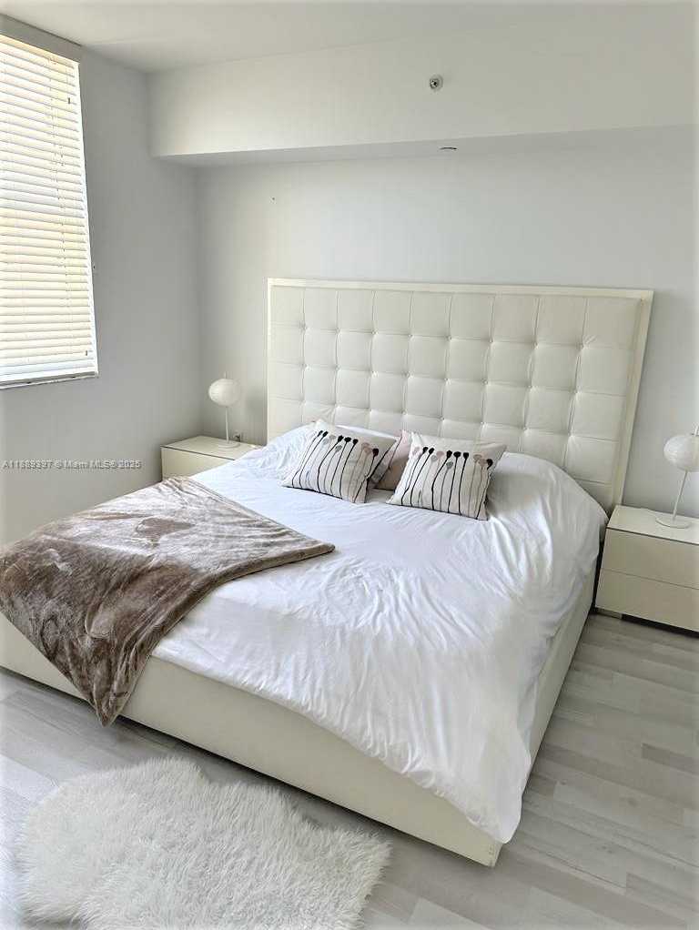 Small Image of 4100 SALZEDO ST #702, Coral Gables Number 14