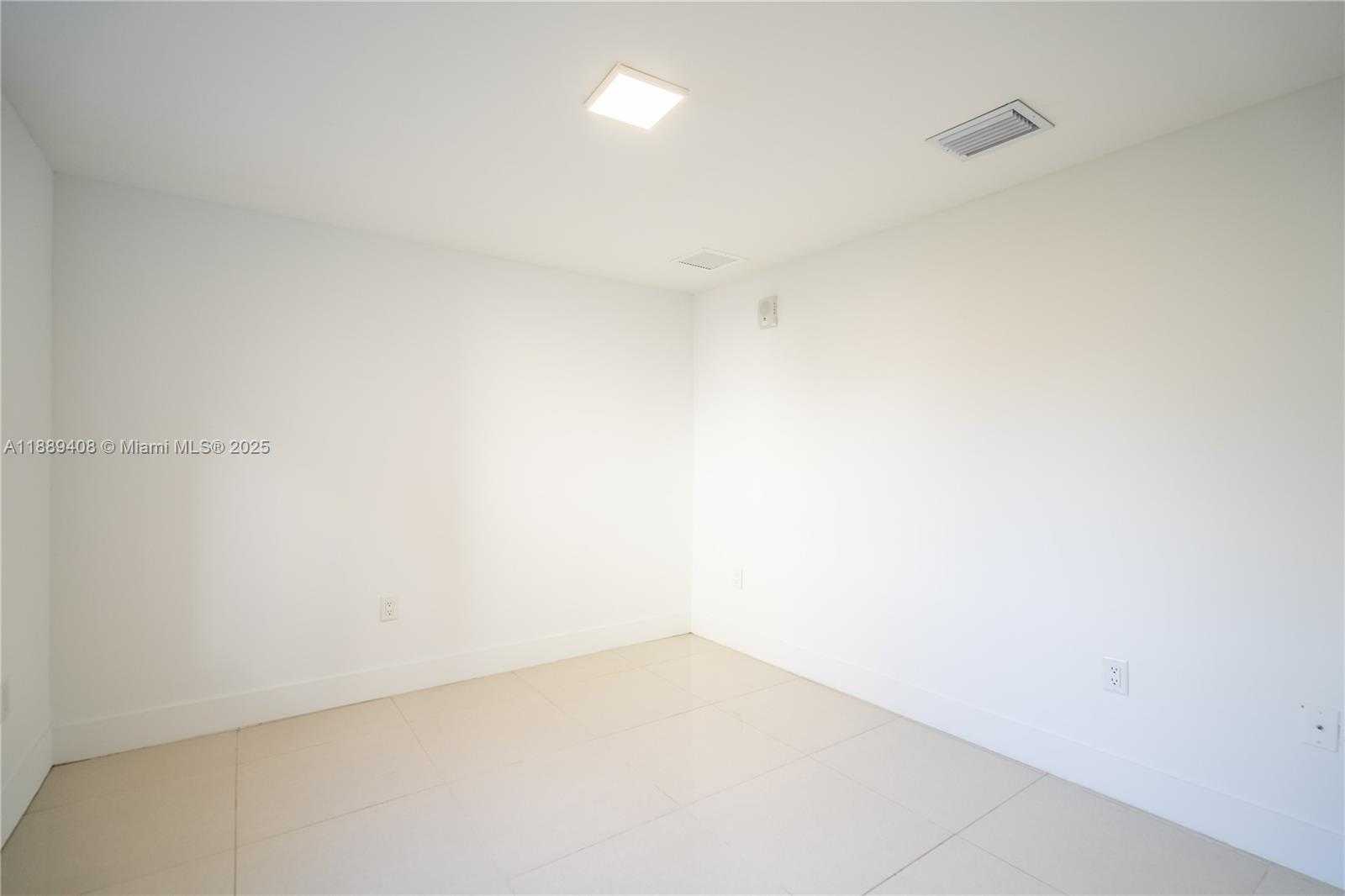 Small Image of 1971 BAY DR #112, Miami Beach Number 10