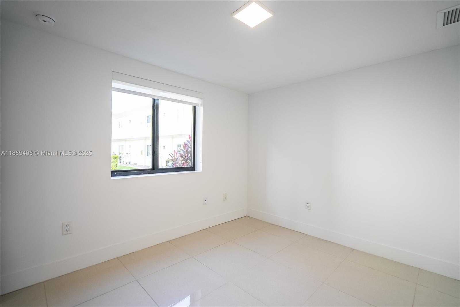Small Image of 1971 BAY DR #112, Miami Beach Number 11