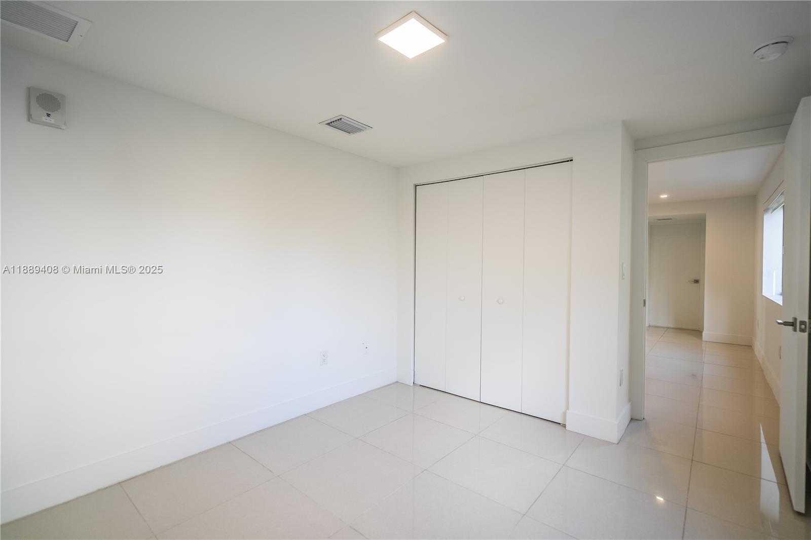 Small Image of 1971 BAY DR #112, Miami Beach Number 12