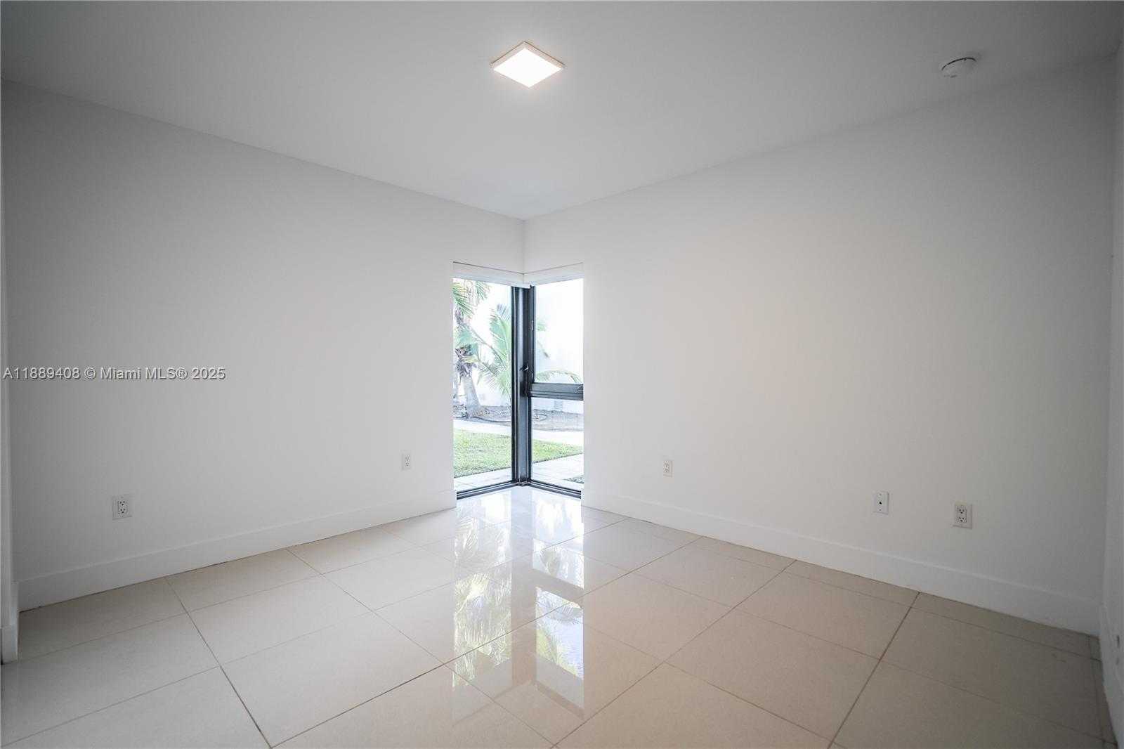 Small Image of 1971 BAY DR #112, Miami Beach Number 13