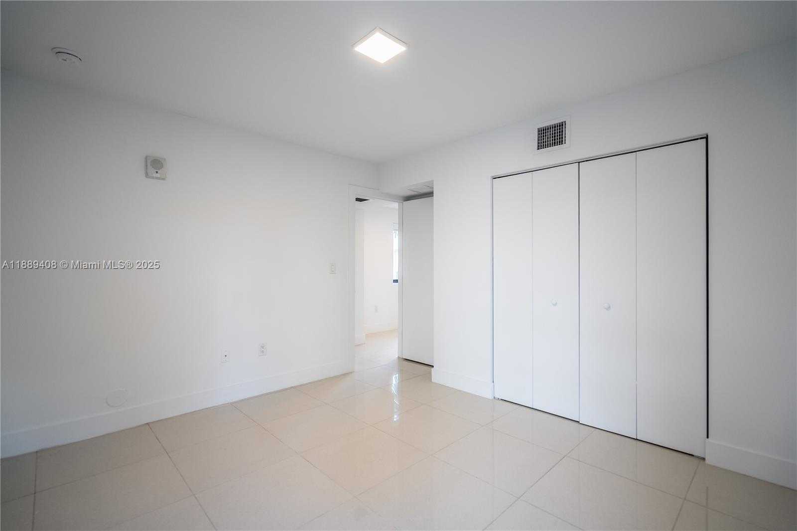 Small Image of 1971 BAY DR #112, Miami Beach Number 15