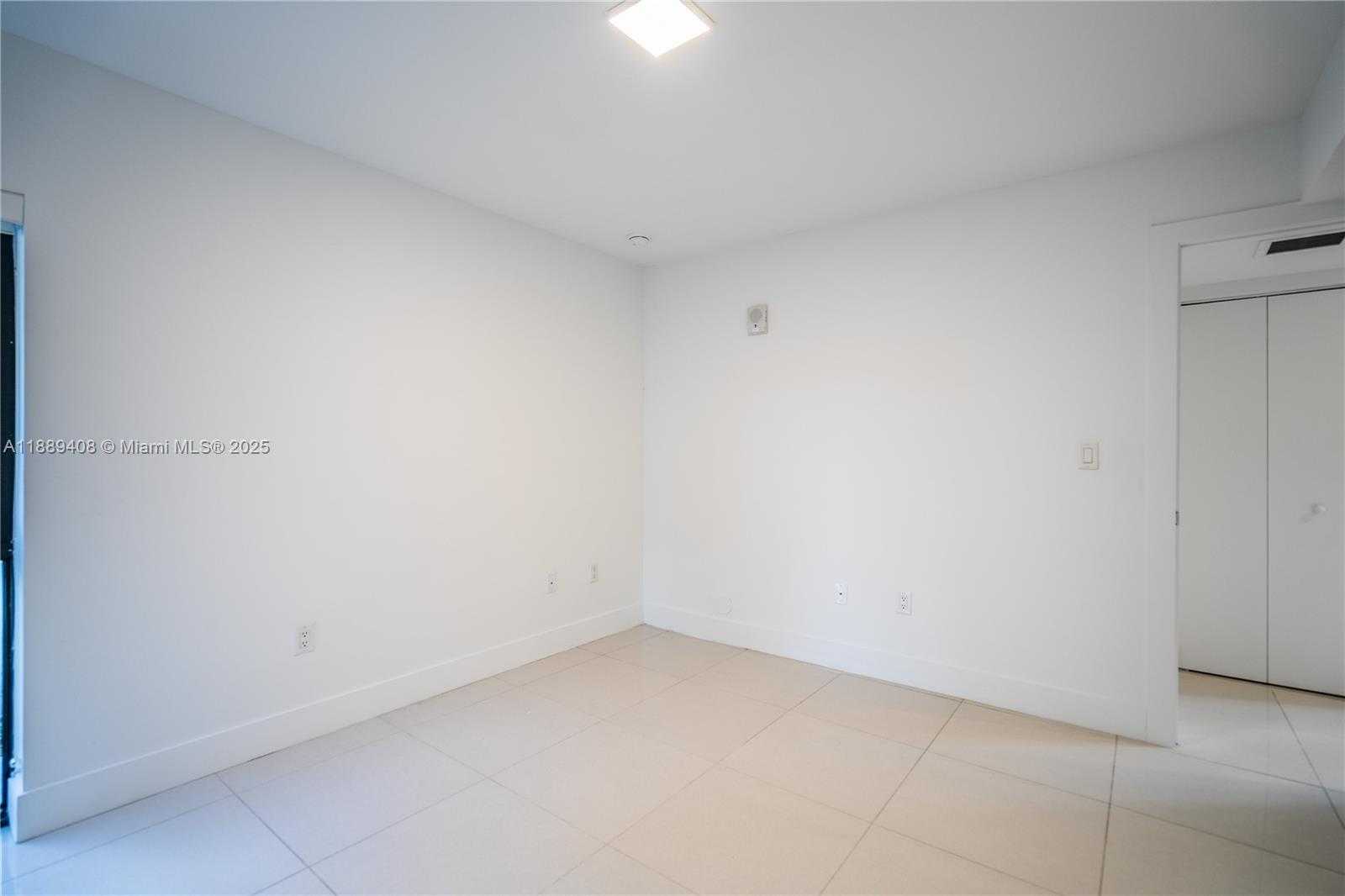 Small Image of 1971 BAY DR #112, Miami Beach Number 16