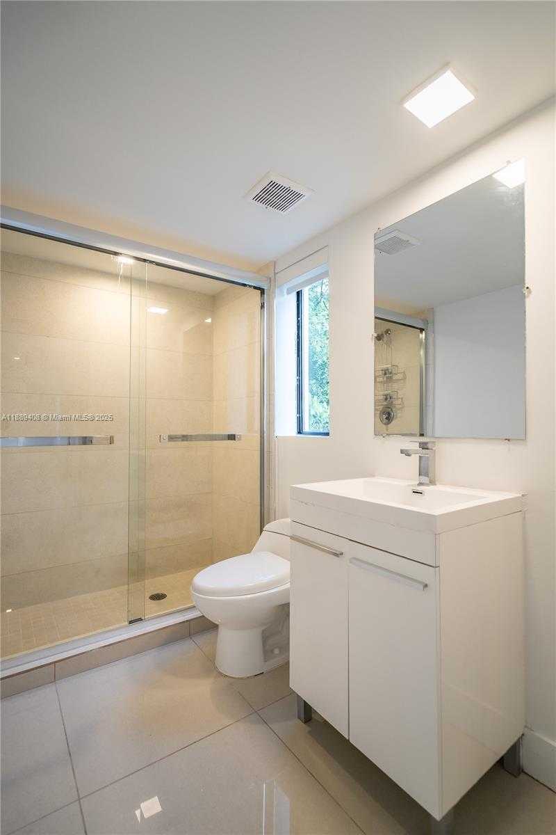 Small Image of 1971 BAY DR #112, Miami Beach Number 17