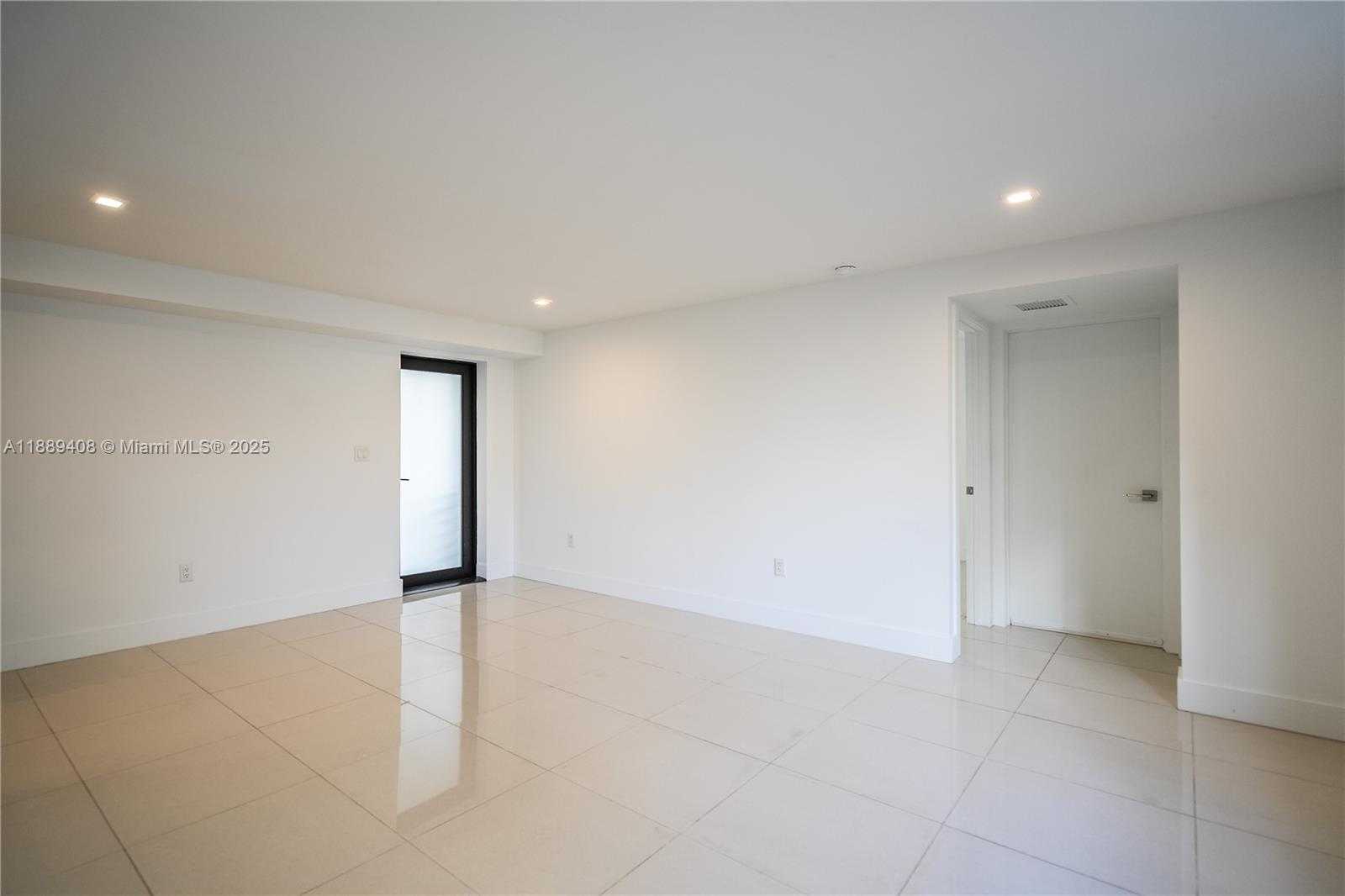Small Image of 1971 BAY DR #112, Miami Beach Number 5