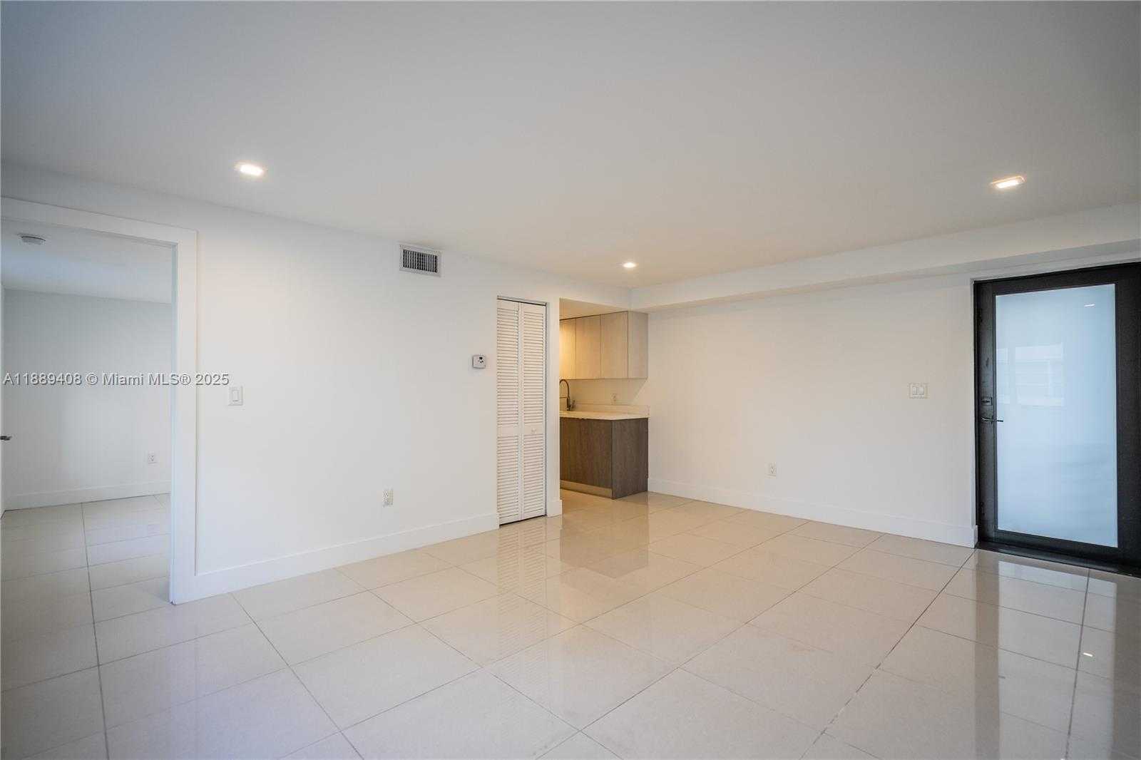 Small Image of 1971 BAY DR #112, Miami Beach Number 6