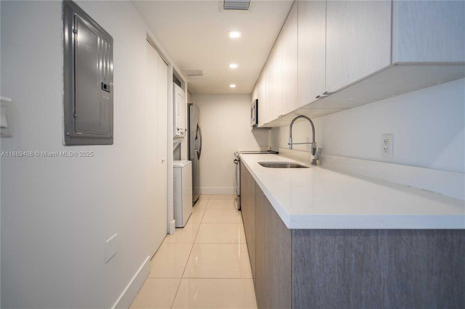 Small Image of 1971 BAY DR #112, Miami Beach Number 7