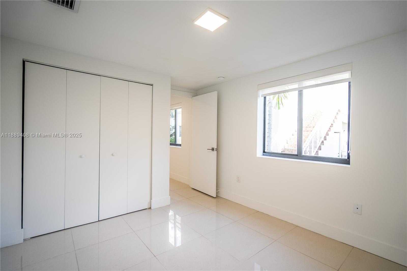 Small Image of 1971 BAY DR #112, Miami Beach Number 9