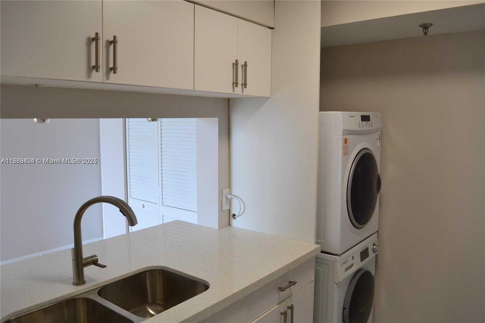 Small Image of 80 SOUTH SHORE DR #405, Miami Beach Number 10