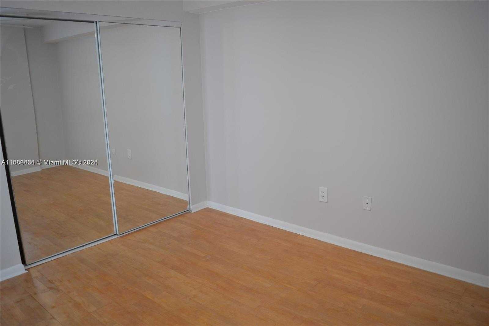 Small Image of 80 SOUTH SHORE DR #405, Miami Beach Number 12