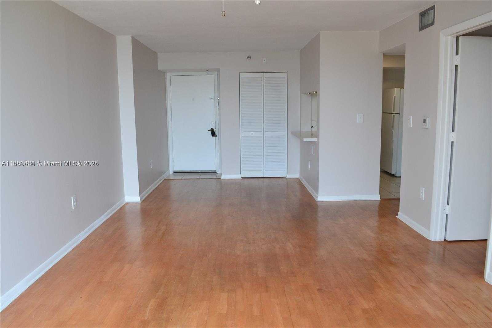 Small Image of 80 SOUTH SHORE DR #405, Miami Beach Number 5