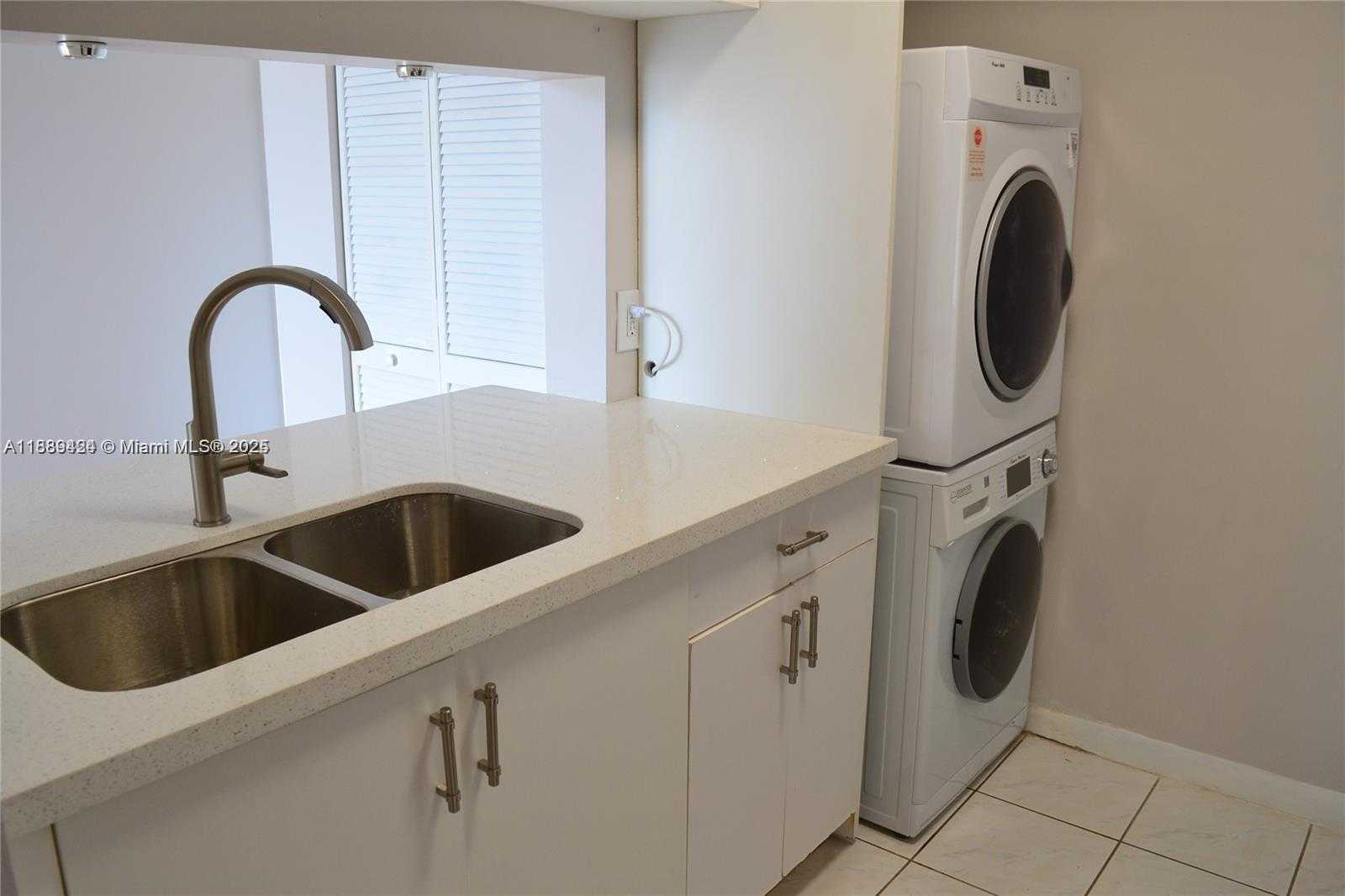 Small Image of 80 SOUTH SHORE DR #405, Miami Beach Number 8