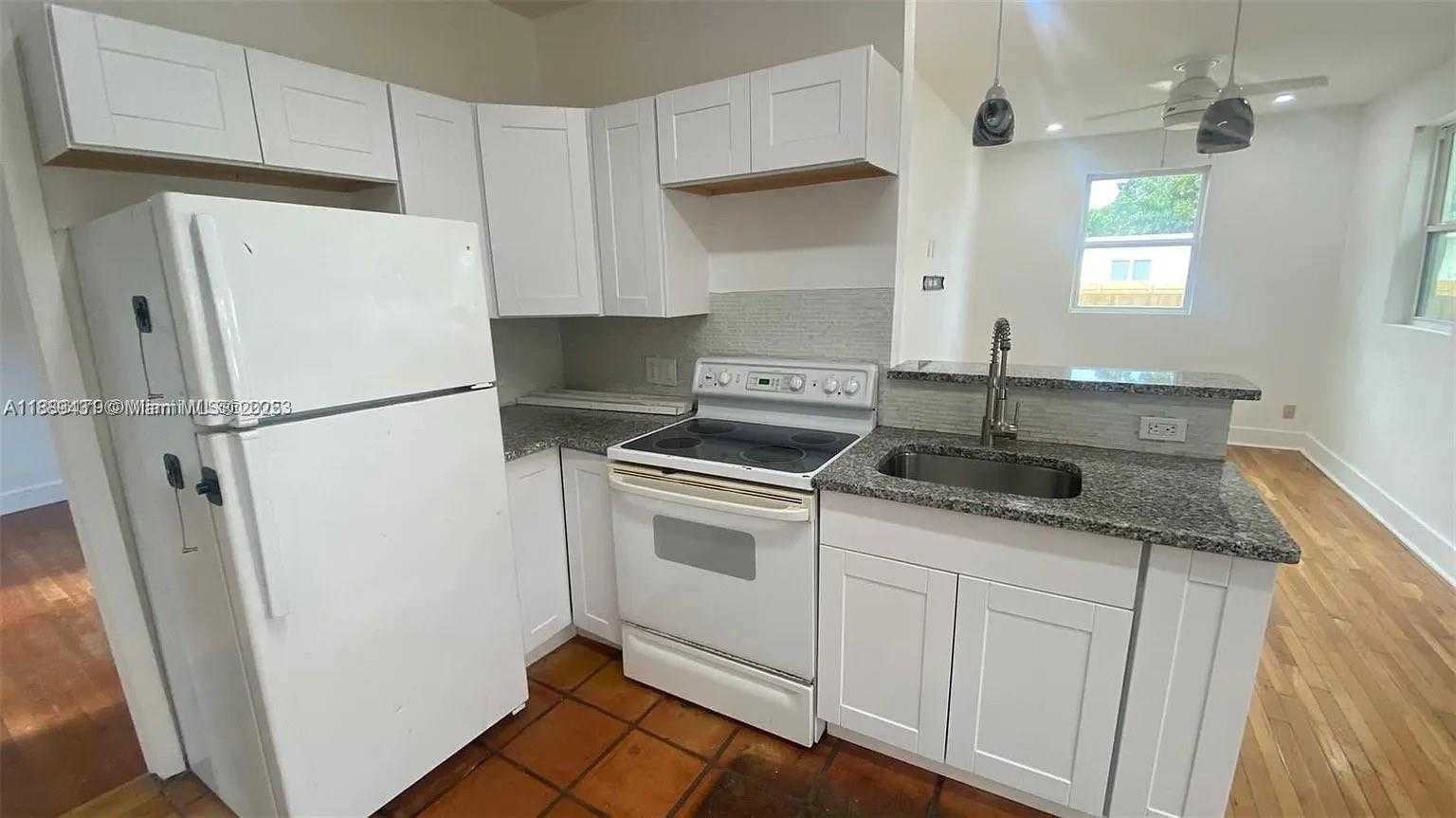 Small Image of 1932 DEWEY ST #1, Hollywood Number 2