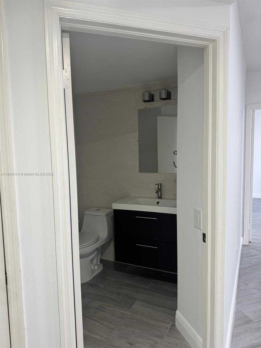 Small Image of 701 BRICKELL KEY BLVD #607, Miami Number 17