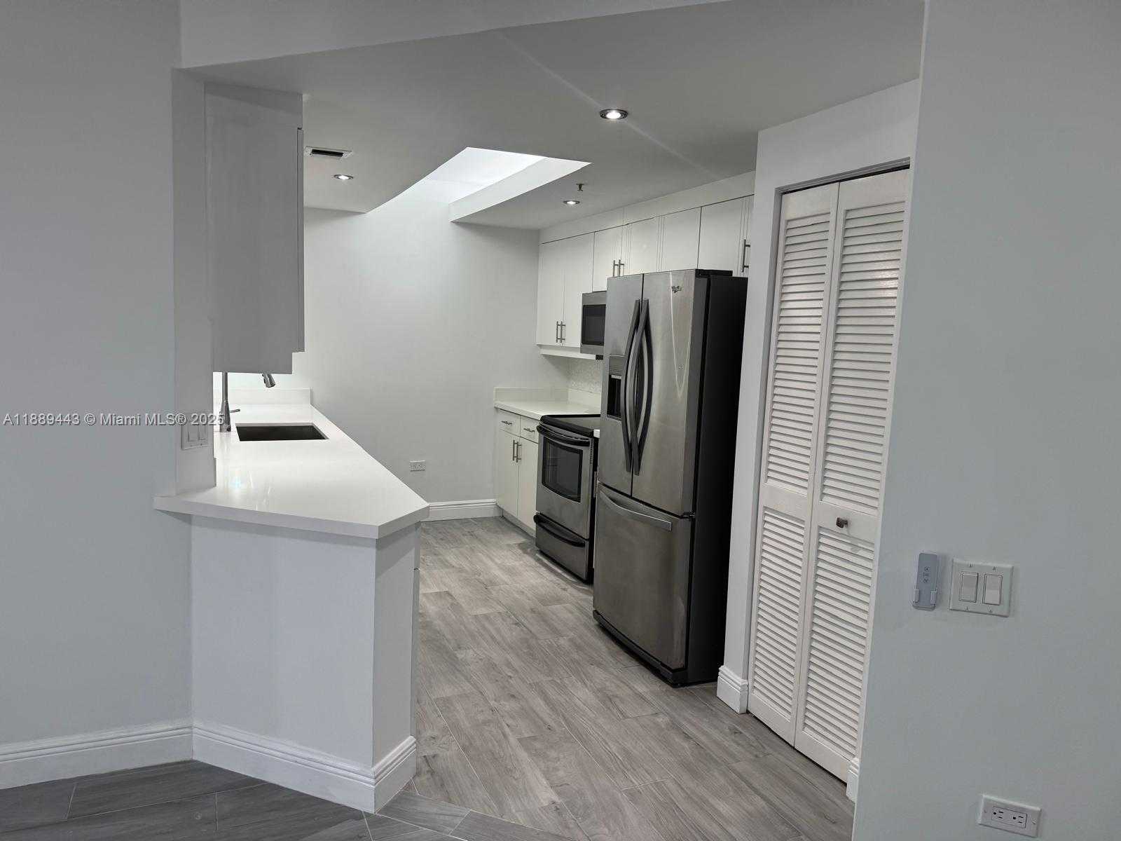 Small Image of 701 BRICKELL KEY BLVD #607, Miami Number 7