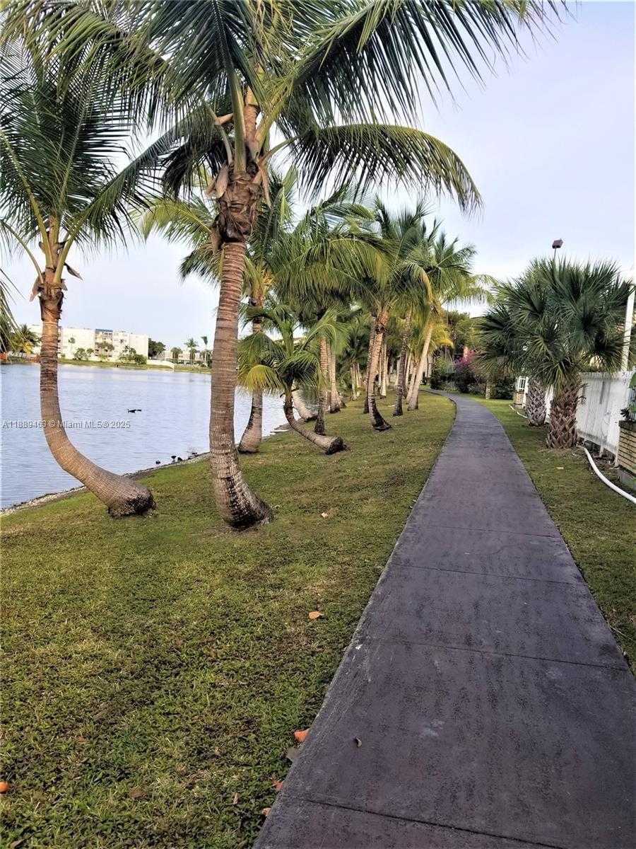 Small Image of 14201 NORTH KENDALL DR #405D, Miami Number 25