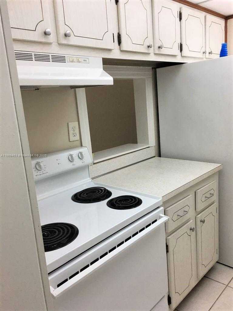 Small Image of 14201 NORTH KENDALL DR #405D, Miami Number 5