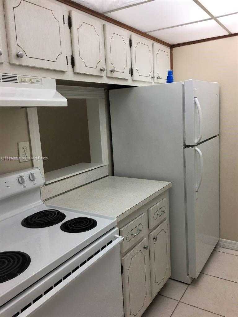Small Image of 14201 NORTH KENDALL DR #405D, Miami Number 6