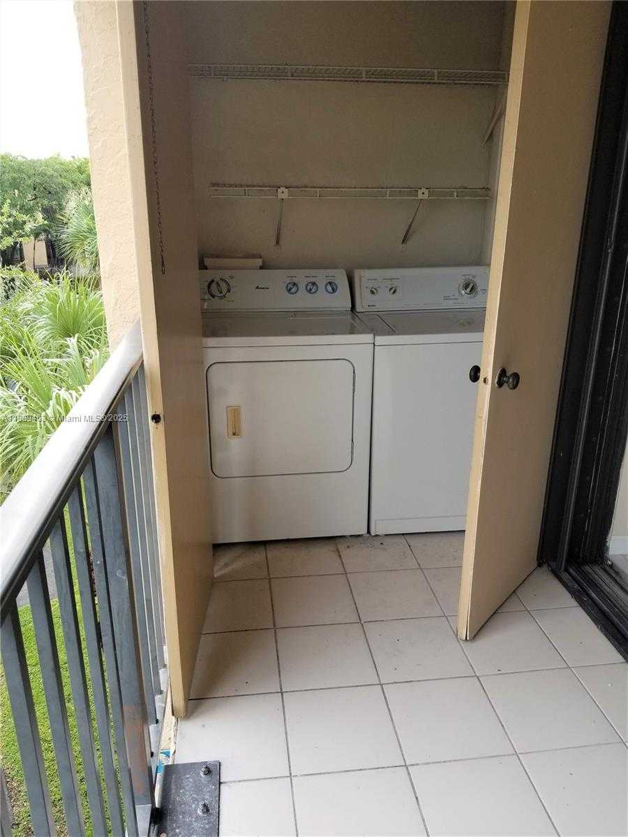 Small Image of 14201 NORTH KENDALL DR #405D, Miami Number 9